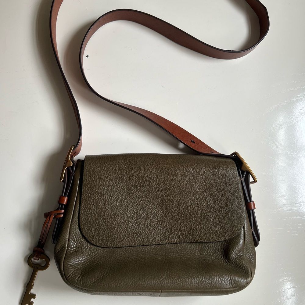 Fossil Harper Green Leather Saddle Bag Purse Crossbody Old Money Western Preppy - Picture 2 of 6